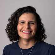 Retrato de Carolina Bettio, fisioterapeuta e responsável técnica da Btwo Core